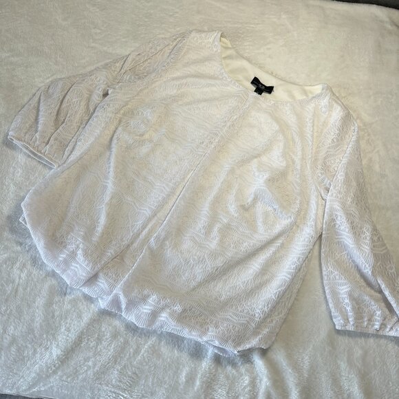 AGB Woman White Elastic front bottom SZ  1X  3/4 Sleeves/Lace Trim, Lined - Picture 3 of 11
